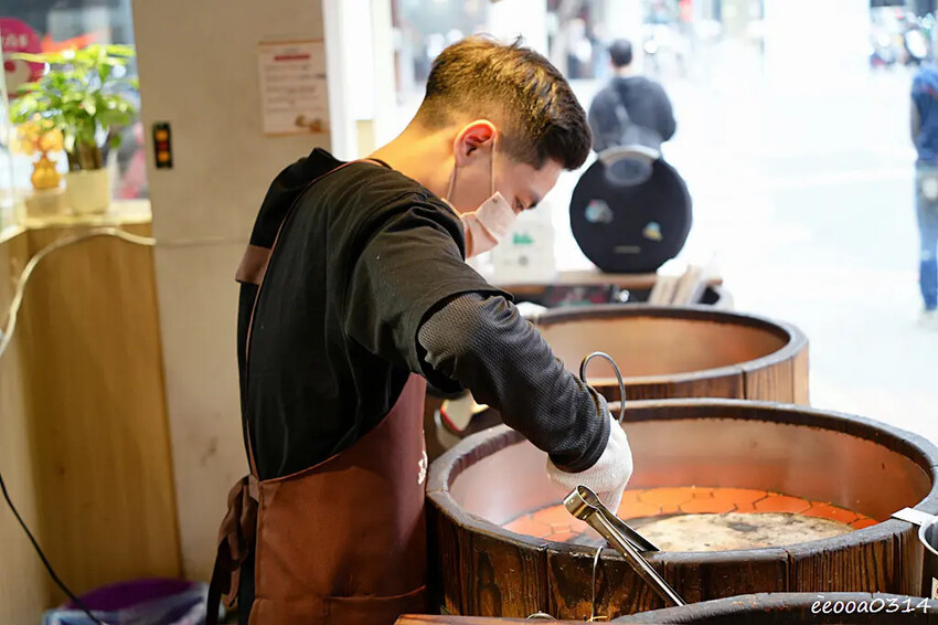 傳承四代80年炭烤胡椒餅「丞祖胡椒餅永和店」，捷運頂溪站外送