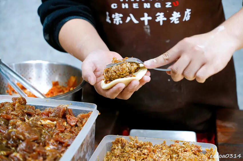 傳承四代80年炭烤胡椒餅「丞祖胡椒餅永和店」，捷運頂溪站外送