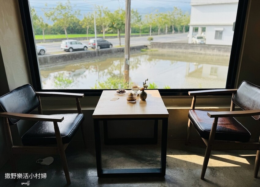 員山【花室咖啡】花藝&插畫的質感空間，推薦必點招牌厚鬆餅和布