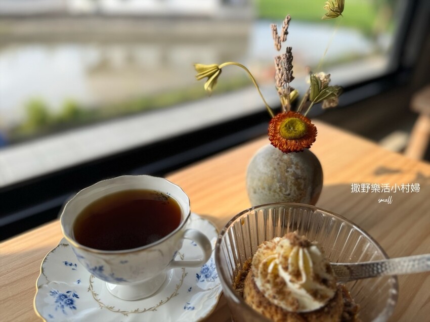 員山【花室咖啡】花藝&插畫的質感空間，推薦必點招牌厚鬆餅和布