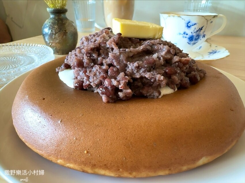 員山【花室咖啡】花藝&插畫的質感空間，推薦必點招牌厚鬆餅和布