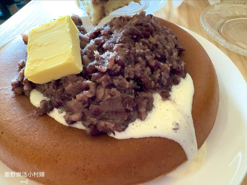 員山【花室咖啡】花藝&插畫的質感空間，推薦必點招牌厚鬆餅和布