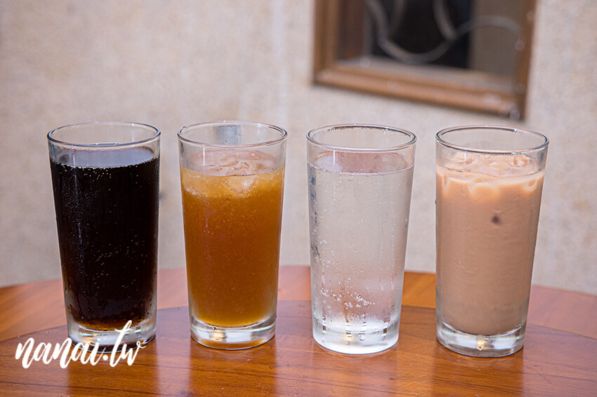 員林近期新開懷舊中式小餐館!獨家老宅私房菜,推薦摩卡排骨、松阪豬拌麵、牛肉糖心蛋拌麵。放鬆閣樓還有經典玩具