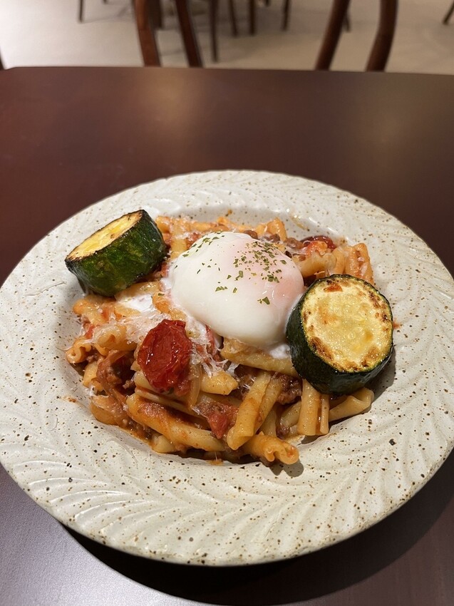 桃園市桃園區【桃園咖啡廳】中路特區裡的質感木質系小清新【春山咖啡】環境舒服餐點精緻價位略高