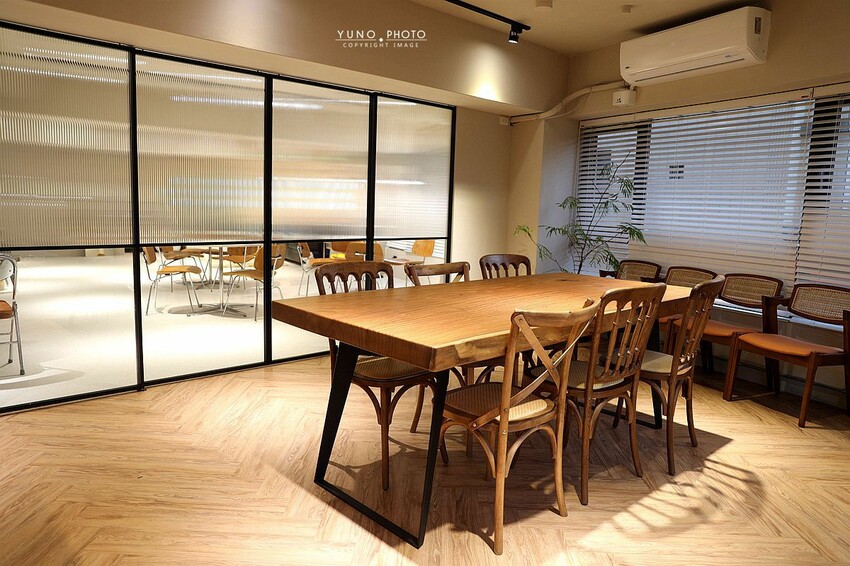 隱身在城市鬧區裡的質感義式餐廳！每個角落都超好拍｜嶼里With You(台中東區義大利麵、輕食、下午茶推薦)