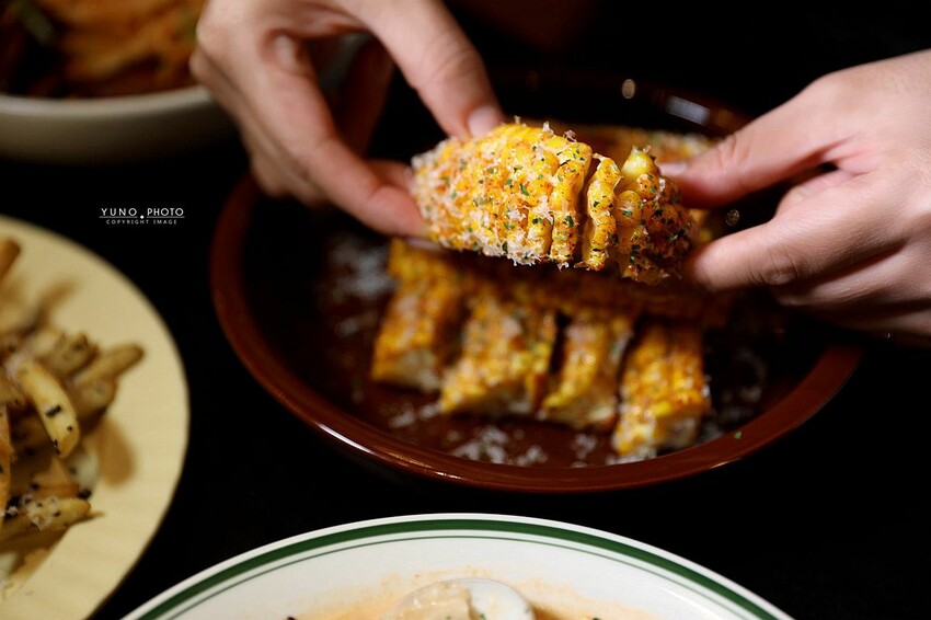 隱身在城市鬧區裡的質感義式餐廳！每個角落都超好拍｜嶼里With You(台中東區義大利麵、輕食、下午茶推薦)
