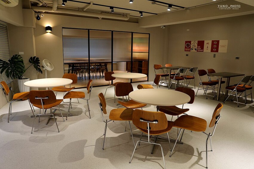 隱身在城市鬧區裡的質感義式餐廳！每個角落都超好拍｜嶼里With You(台中東區義大利麵、輕食、下午茶推薦)