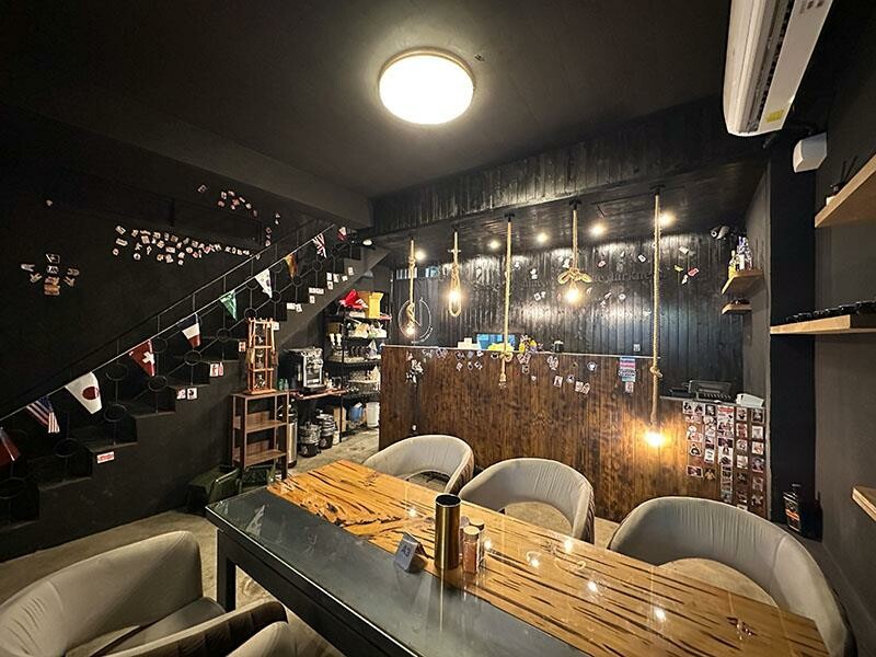 新竹巨城周邊美食！黑色老宅WULI ISLAND LAB日式炭烤串燒、牛排，老宅氛圍超Chill