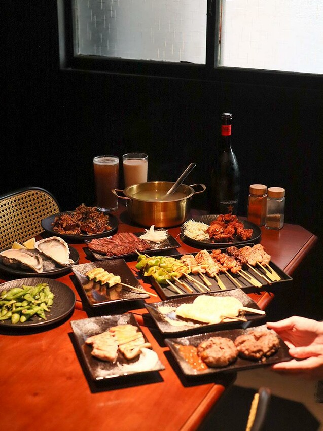 新竹巨城周邊美食！黑色老宅WULI ISLAND LAB日式炭烤串燒、牛排，老宅氛圍超Chill