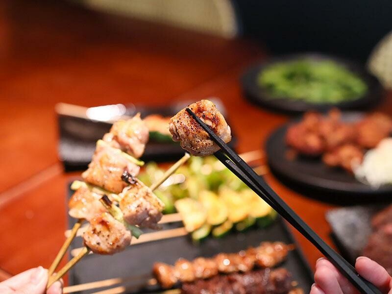 新竹巨城周邊美食！黑色老宅WULI ISLAND LAB日式炭烤串燒、牛排，老宅氛圍超Chill