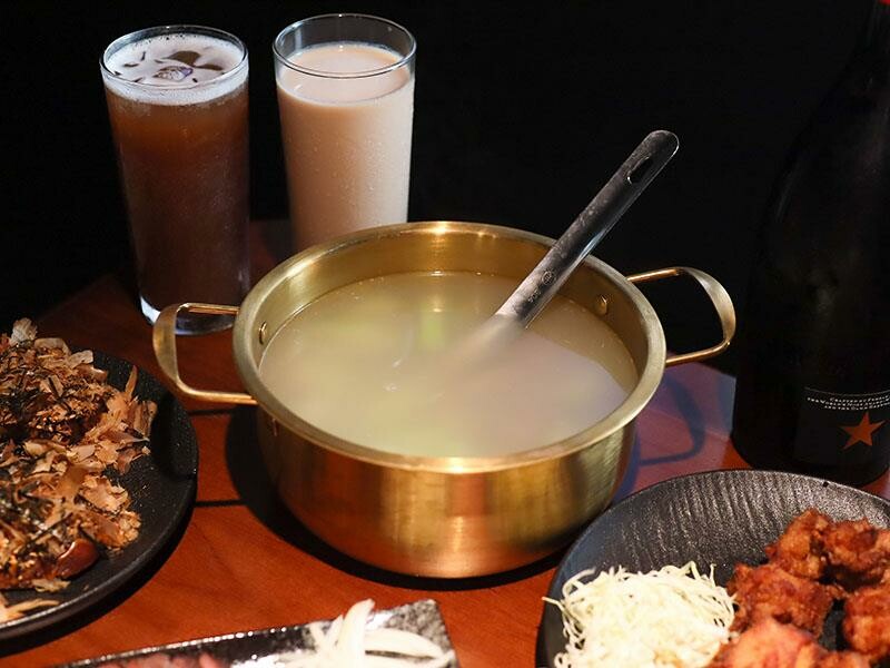 新竹巨城周邊美食！黑色老宅WULI ISLAND LAB日式炭烤串燒、牛排，老宅氛圍超Chill