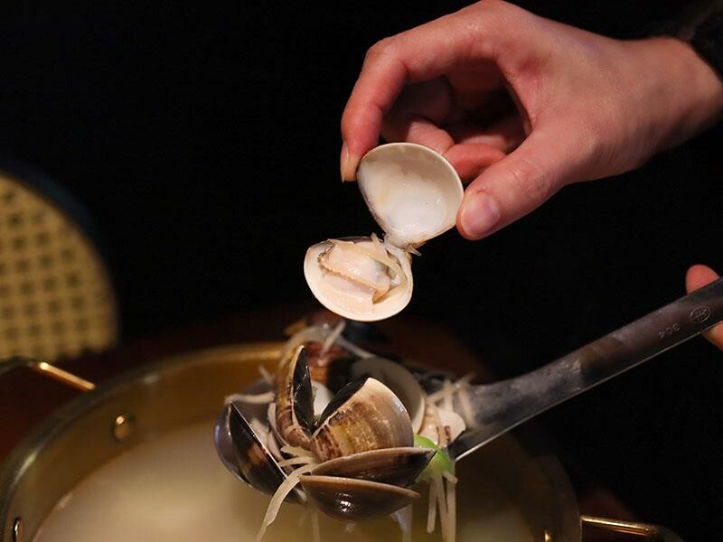 新竹巨城周邊美食！黑色老宅WULI ISLAND LAB日式炭烤串燒、牛排，老宅氛圍超Chill