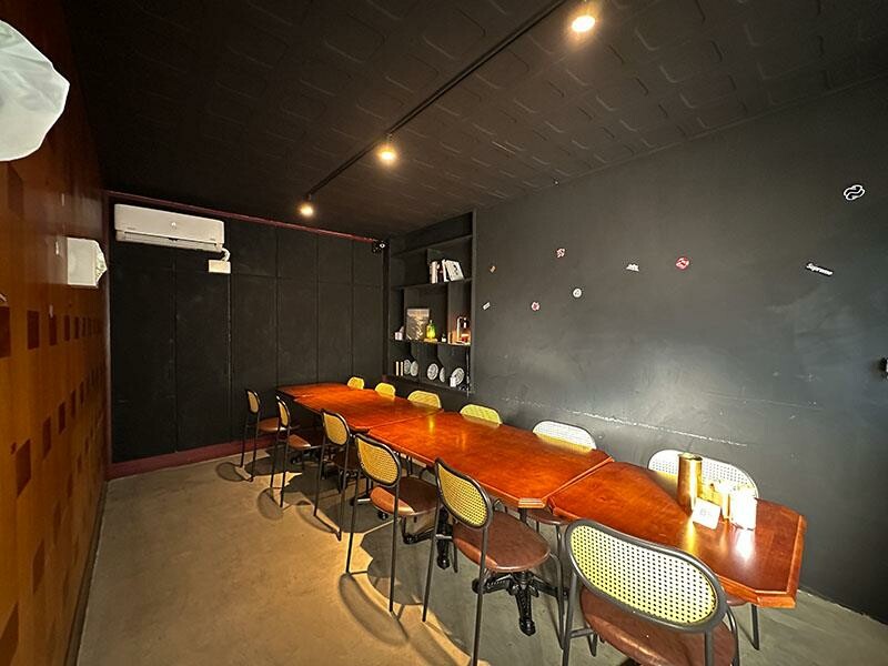 新竹巨城周邊美食！黑色老宅WULI ISLAND LAB日式炭烤串燒、牛排，老宅氛圍超Chill