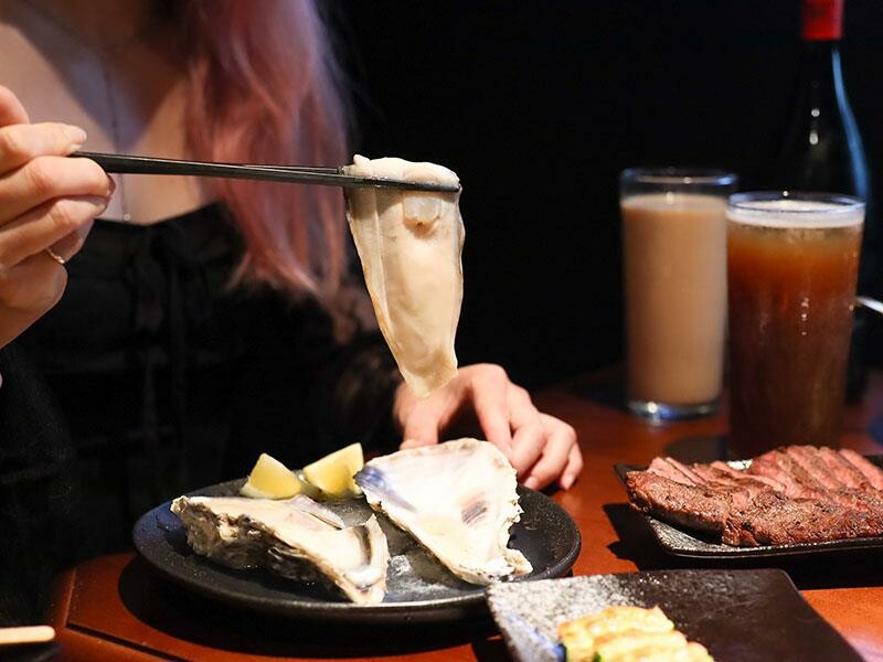 新竹巨城周邊美食！黑色老宅WULI ISLAND LAB日式炭烤串燒、牛排，老宅氛圍超Chill