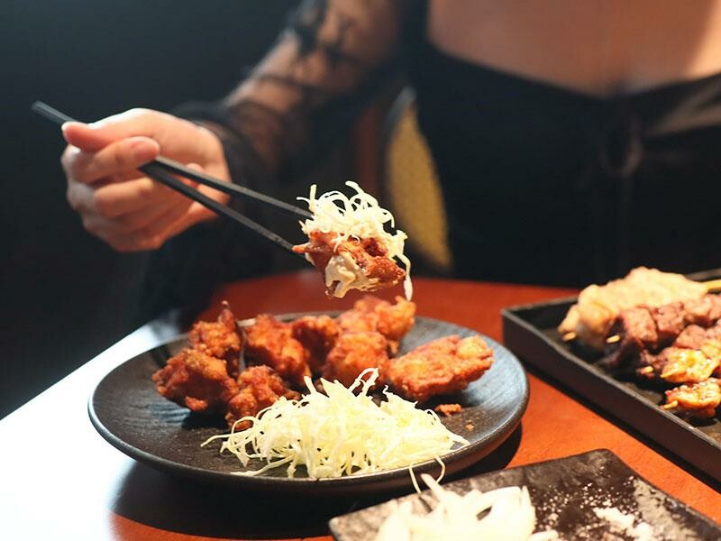 新竹巨城周邊美食！黑色老宅WULI ISLAND LAB日式炭烤串燒、牛排，老宅氛圍超Chill