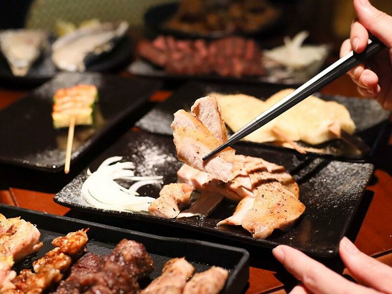 新竹巨城周邊美食！黑色老宅WULI ISLAND LAB日式炭烤串燒、牛排，老宅氛圍超Chill