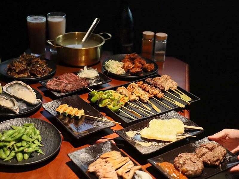 新竹巨城周邊美食！黑色老宅WULI ISLAND LAB日式炭烤串燒、牛排，老宅氛圍超Chill