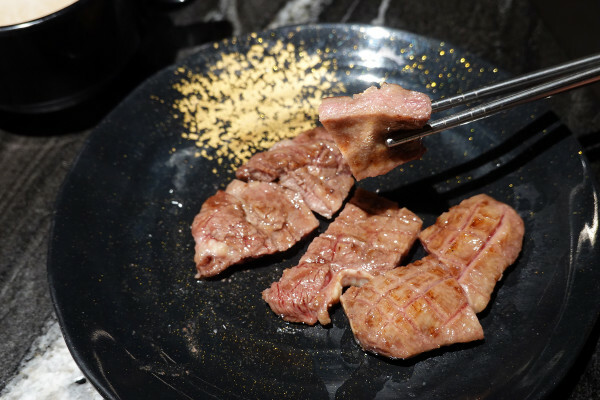 桃園市桃園區燒肉新霸主登場!野村燒肉桃園店讓你一次吃遍150道美味,全日營業無午休的燒肉天堂,生啤酒、哈根吃到爽