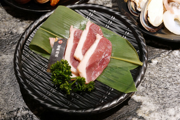 桃園市桃園區燒肉新霸主登場!野村燒肉桃園店讓你一次吃遍150道美味,全日營業無午休的燒肉天堂,生啤酒、哈根吃到爽