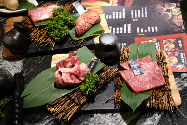 桃園市桃園區燒肉新霸主登場!野村燒肉桃園店讓你一次吃遍150道美味,全日營業無午休的燒肉天堂,生啤酒、哈根吃到爽