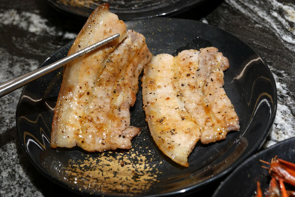 桃園市桃園區燒肉新霸主登場!野村燒肉桃園店讓你一次吃遍150道美味,全日營業無午休的燒肉天堂,生啤酒、哈根吃到爽