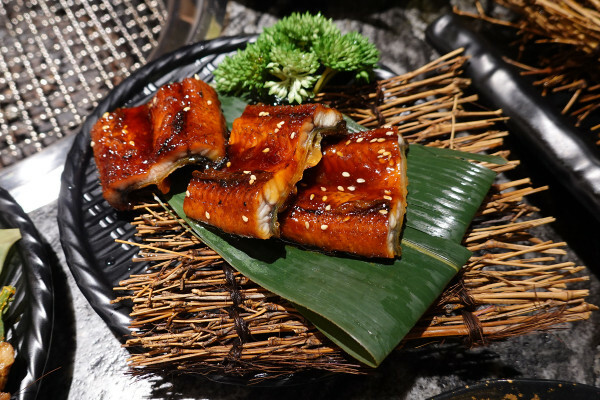 桃園市桃園區燒肉新霸主登場!野村燒肉桃園店讓你一次吃遍150道美味,全日營業無午休的燒肉天堂,生啤酒、哈根吃到爽