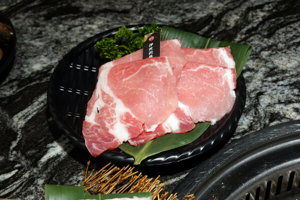 桃園市桃園區燒肉新霸主登場!野村燒肉桃園店讓你一次吃遍150道美味,全日營業無午休的燒肉天堂,生啤酒、哈根吃到爽