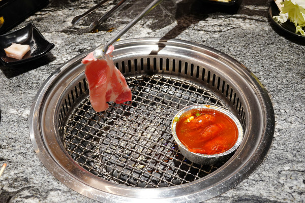 桃園市桃園區燒肉新霸主登場!野村燒肉桃園店讓你一次吃遍150道美味,全日營業無午休的燒肉天堂,生啤酒、哈根吃到爽