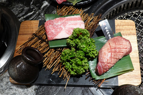 桃園市桃園區燒肉新霸主登場!野村燒肉桃園店讓你一次吃遍150道美味,全日營業無午休的燒肉天堂,生啤酒、哈根吃到爽