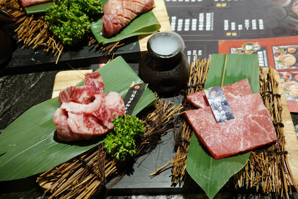 桃園市桃園區燒肉新霸主登場!野村燒肉桃園店讓你一次吃遍150道美味,全日營業無午休的燒肉天堂,生啤酒、哈根吃到爽