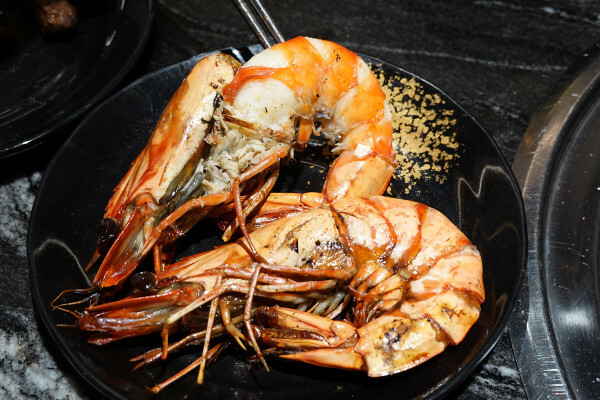 桃園市桃園區燒肉新霸主登場!野村燒肉桃園店讓你一次吃遍150道美味,全日營業無午休的燒肉天堂,生啤酒、哈根吃到爽