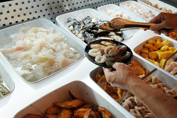 桃園市桃園區燒肉新霸主登場!野村燒肉桃園店讓你一次吃遍150道美味,全日營業無午休的燒肉天堂,生啤酒、哈根吃到爽