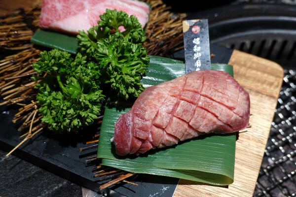 桃園市桃園區燒肉新霸主登場!野村燒肉桃園店讓你一次吃遍150道美味,全日營業無午休的燒肉天堂,生啤酒、哈根吃到爽