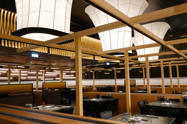 桃園市桃園區燒肉新霸主登場!野村燒肉桃園店讓你一次吃遍150道美味,全日營業無午休的燒肉天堂,生啤酒、哈根吃到爽