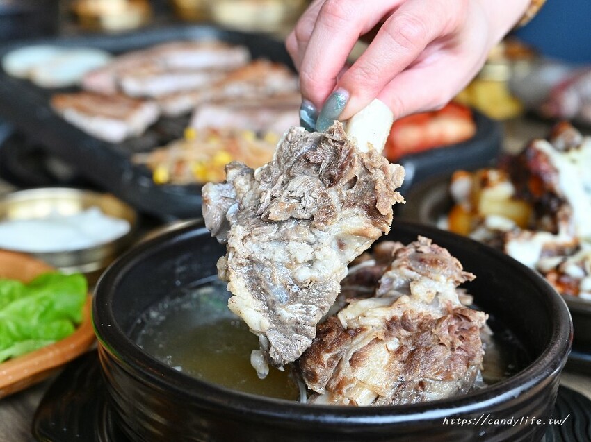 水赤床韓式烤肉餐廳|台中正宗韓式烤肉,雙人套餐只要1290元起,小菜無限續,韓屋造景超吸睛 - 糖糖's 享食生活