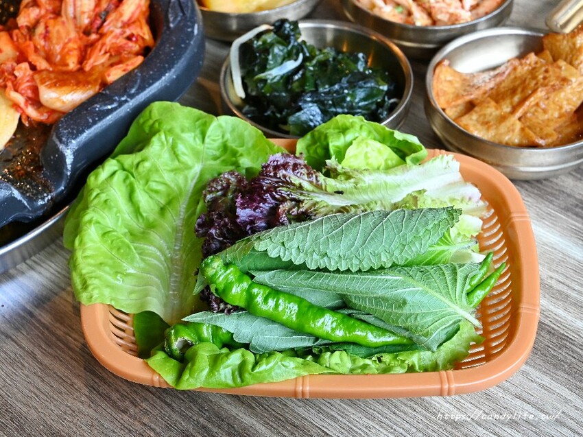 水赤床韓式烤肉餐廳|台中正宗韓式烤肉,雙人套餐只要1290元起,小菜無限續,韓屋造景超吸睛 - 糖糖's 享食生活