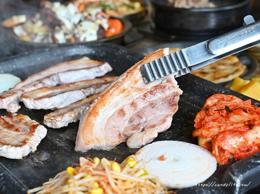 水赤床韓式烤肉餐廳|台中正宗韓式烤肉,雙人套餐只要1290元起,小菜無限續,韓屋造景超吸睛 - 糖糖's 享食生活