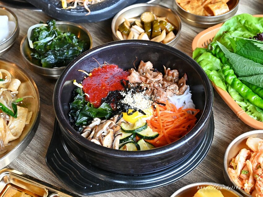 水赤床韓式烤肉餐廳|台中正宗韓式烤肉,雙人套餐只要1290元起,小菜無限續,韓屋造景超吸睛 - 糖糖's 享食生活