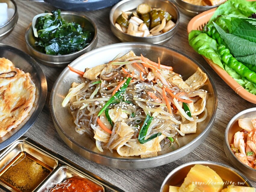 水赤床韓式烤肉餐廳|台中正宗韓式烤肉,雙人套餐只要1290元起,小菜無限續,韓屋造景超吸睛 - 糖糖's 享食生活