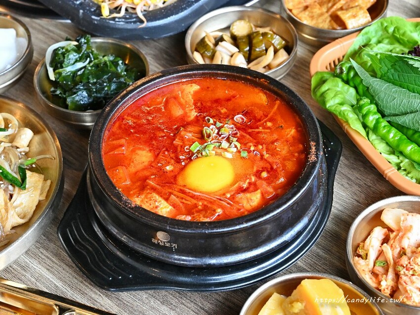 水赤床韓式烤肉餐廳|台中正宗韓式烤肉,雙人套餐只要1290元起,小菜無限續,韓屋造景超吸睛 - 糖糖's 享食生活