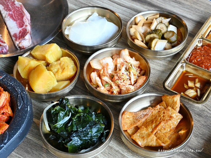 水赤床韓式烤肉餐廳|台中正宗韓式烤肉,雙人套餐只要1290元起,小菜無限續,韓屋造景超吸睛 - 糖糖's 享食生活