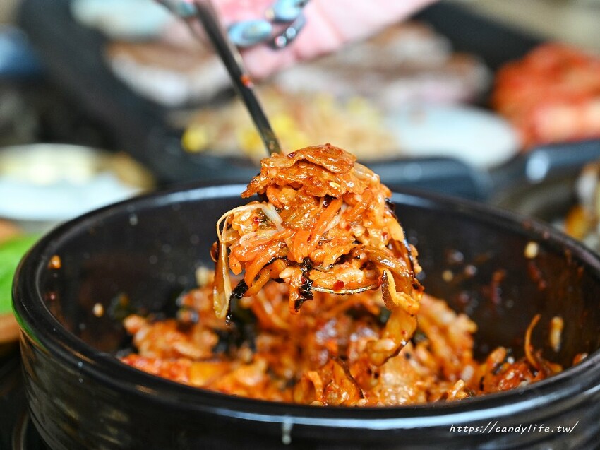 水赤床韓式烤肉餐廳|台中正宗韓式烤肉,雙人套餐只要1290元起,小菜無限續,韓屋造景超吸睛 - 糖糖's 享食生活