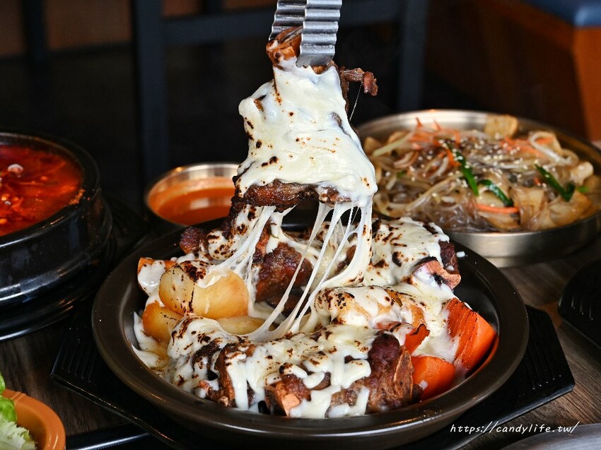 水赤床韓式烤肉餐廳|台中正宗韓式烤肉,雙人套餐只要1290元起,小菜無限續,韓屋造景超吸睛 - 糖糖's 享食生活