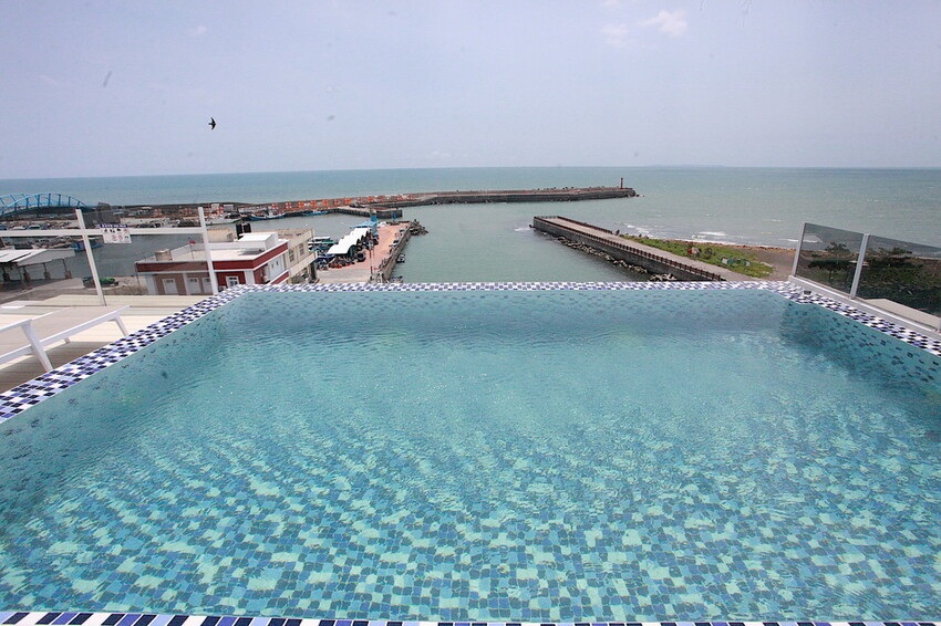 屏東縣枋寮鄉吃。屏東縣｜枋寮鄉。「愛琴海岸海景精品民宿-枋寮店」新店報報!!!!!枋寮漁港超質感民宿，俯瞰枋寮漁港享用