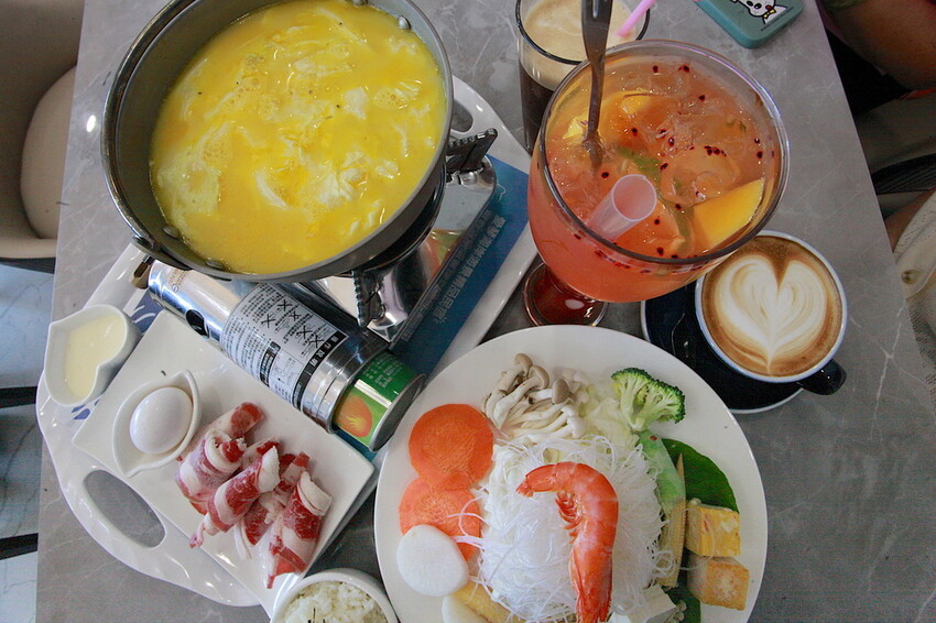 屏東縣枋寮鄉吃。屏東縣｜枋寮鄉。「愛琴海岸海景精品民宿-枋寮店」新店報報!!!!!枋寮漁港超質感民宿，俯瞰枋寮漁港享用