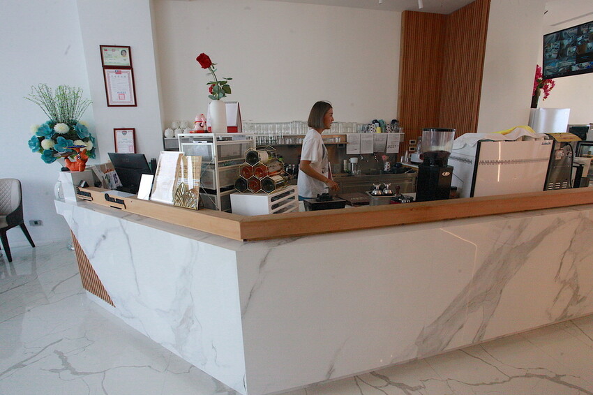 屏東縣枋寮鄉吃。屏東縣｜枋寮鄉。「愛琴海岸海景精品民宿-枋寮店」新店報報!!!!!枋寮漁港超質感民宿，俯瞰枋寮漁港享用