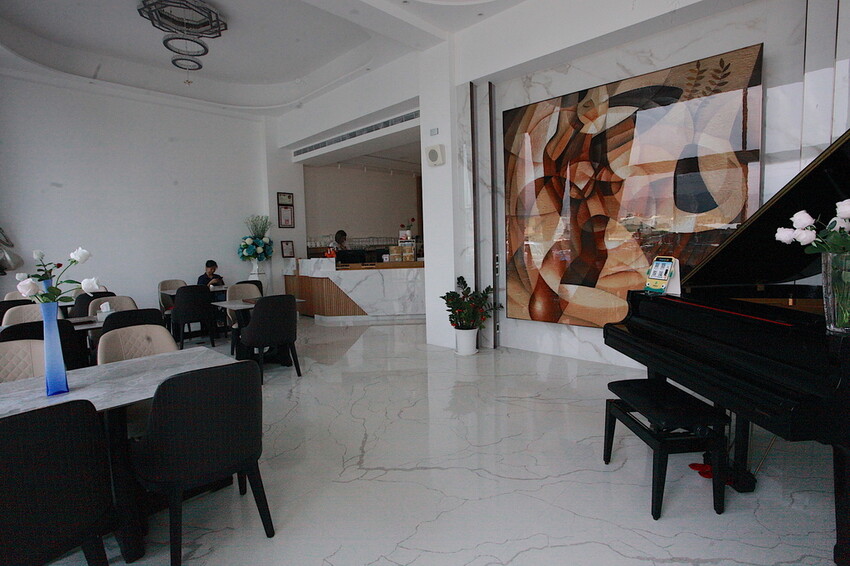 屏東縣枋寮鄉吃。屏東縣｜枋寮鄉。「愛琴海岸海景精品民宿-枋寮店」新店報報!!!!!枋寮漁港超質感民宿，俯瞰枋寮漁港享用