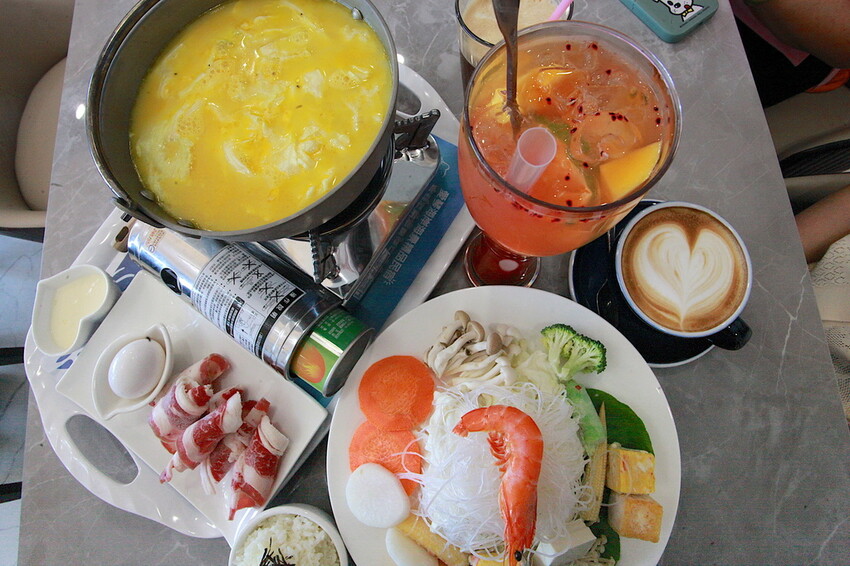 屏東縣枋寮鄉吃。屏東縣｜枋寮鄉。「愛琴海岸海景精品民宿-枋寮店」新店報報!!!!!枋寮漁港超質感民宿，俯瞰枋寮漁港享用