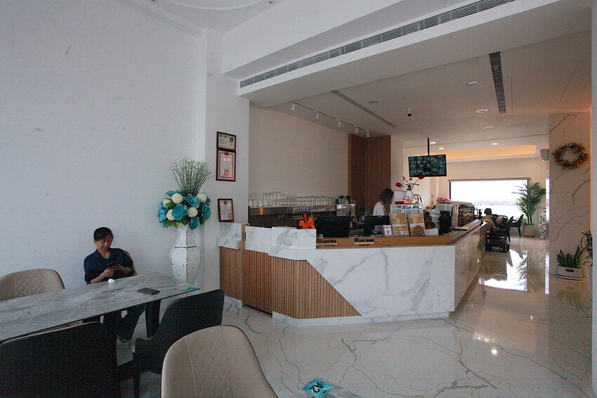 屏東縣枋寮鄉吃。屏東縣｜枋寮鄉。「愛琴海岸海景精品民宿-枋寮店」新店報報!!!!!枋寮漁港超質感民宿，俯瞰枋寮漁港享用