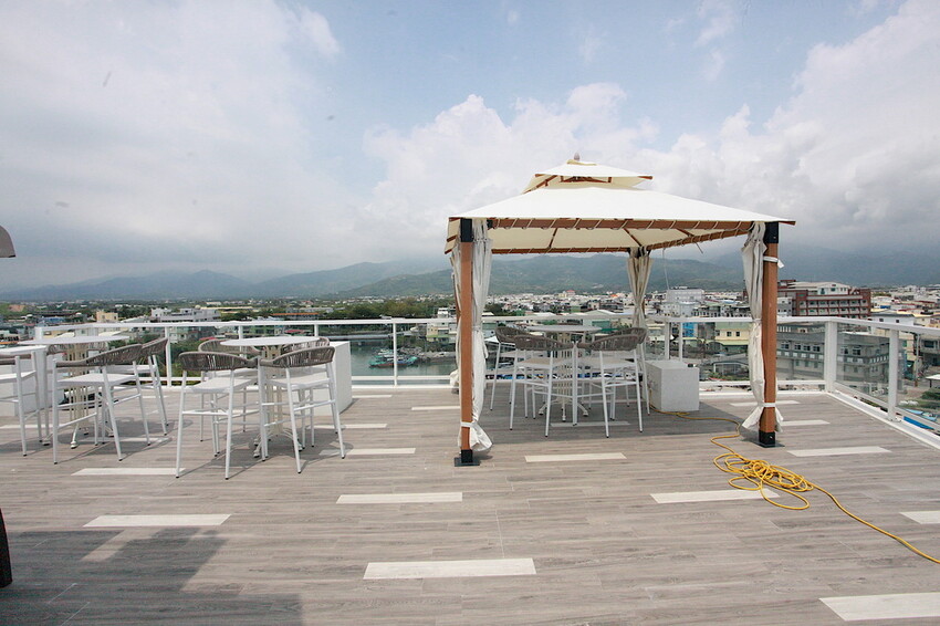 屏東縣枋寮鄉吃。屏東縣｜枋寮鄉。「愛琴海岸海景精品民宿-枋寮店」新店報報!!!!!枋寮漁港超質感民宿，俯瞰枋寮漁港享用